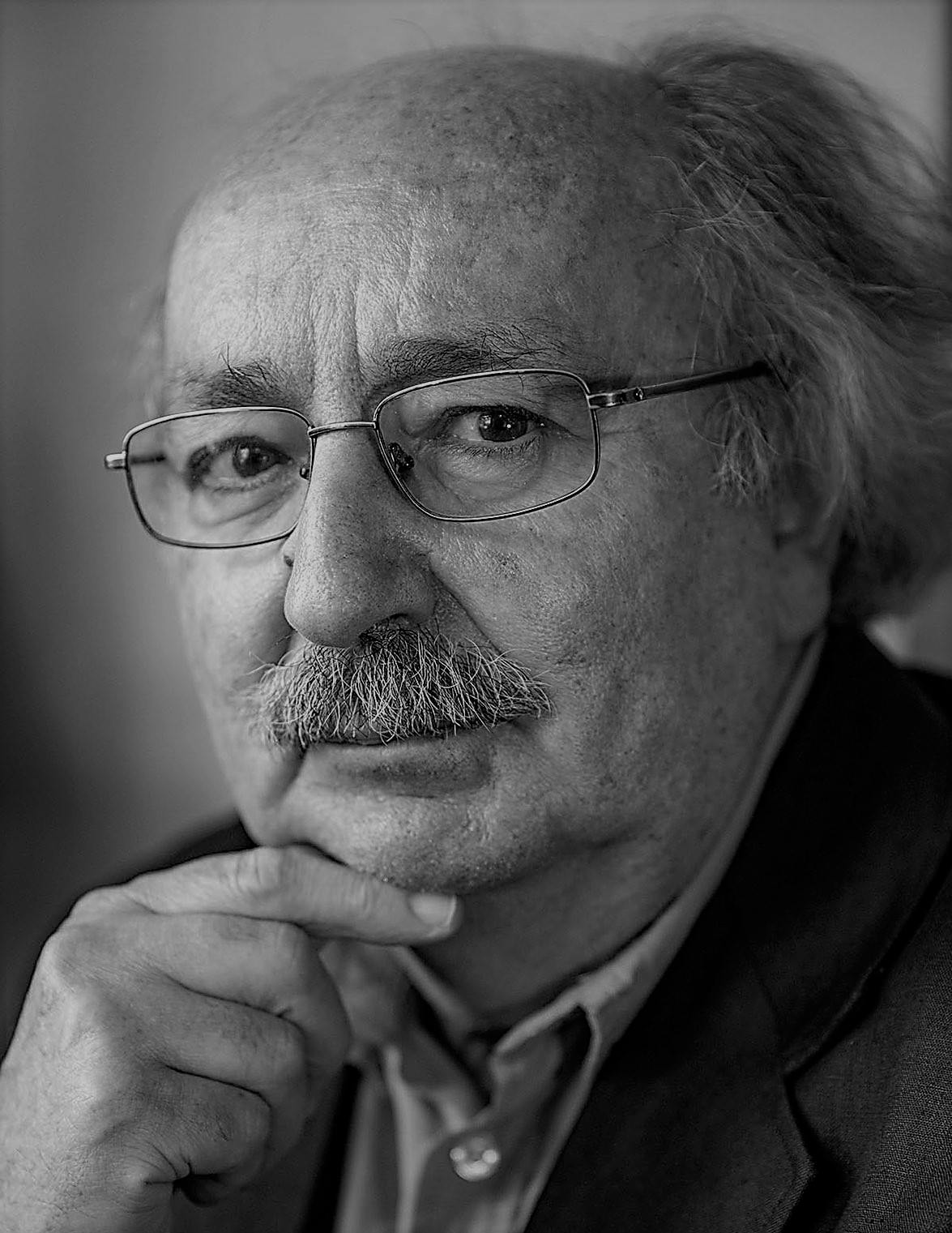 palace-steps-poem-antonio-colinas